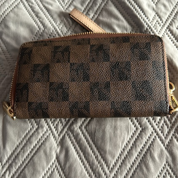 Michael Kors Checkerboard Wallet in black brown and gold hardware - Picture 5 of 10